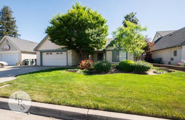 N.E. Fresno Home, 3BR/2BA, Blt 1988, POOL + Living & Family Rooms - Lots of Amenities! photos photos