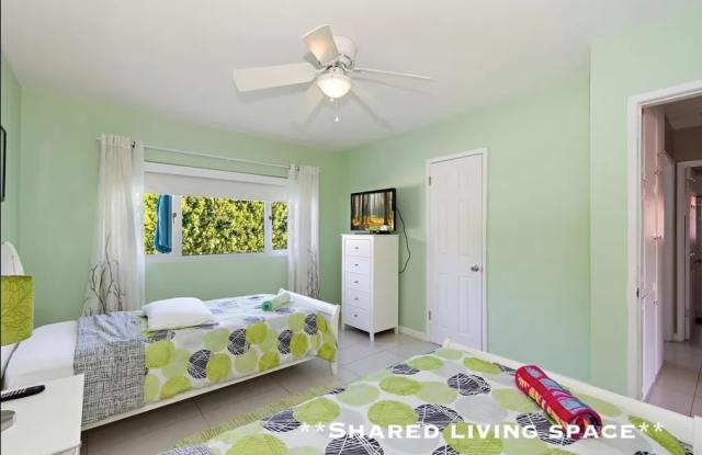 5498 Lindley Avenue Gallery 2