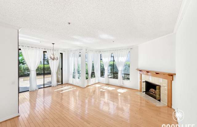 Beautiful 2BD/2BA w/ A/C, Reserved Parking, and In-Unit Laundry in Mission Valley! photos photos