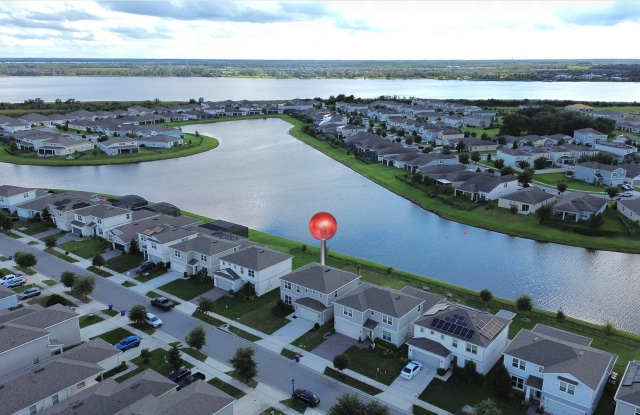 Beautiful Lake View 5 bedrooms Single Family Home with screened patio! Gallery 1