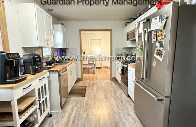 Golden Valley Single Family Home, 2 Car Garage, Dishwasher, Fireplace, Large Deck/Shed Gallery 3