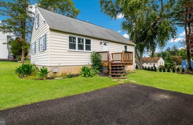 421 AVENUE C - 421 Avenue C, Horsham, PA 19044