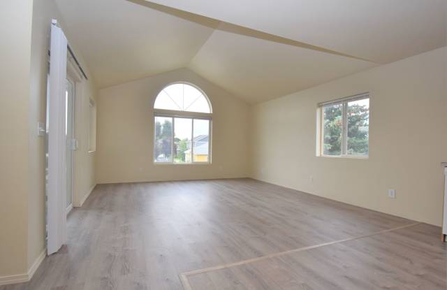 Beautiful 4 bedroom, 3 bathroom unit with attached garage! photos photos