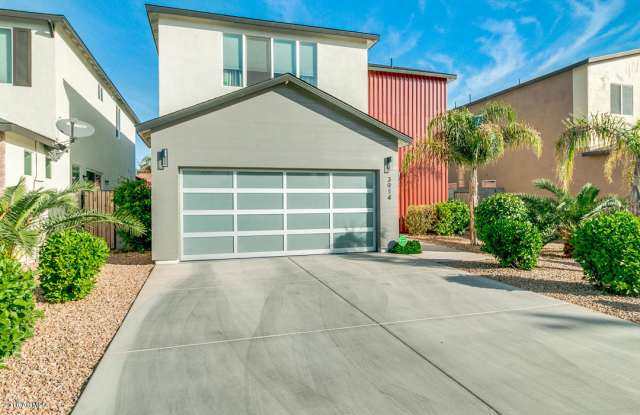 3914 E EARLL Drive Gallery 2