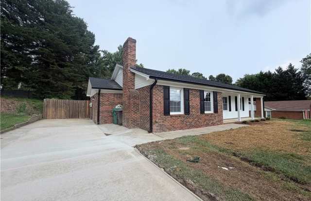 705 Lakecrest Avenue Gallery 3