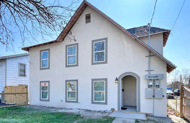 Newly Renovated 2-Bedroom Duplex photos photos