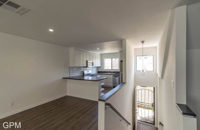 829 E Maple St Unit #8 Gallery 2