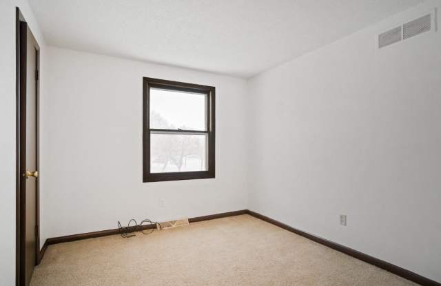 311/313 Kaymar Drive Gallery 4