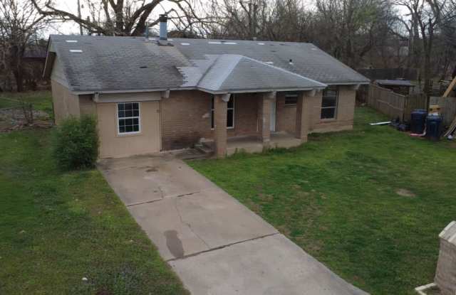 Charming 4-Bedroom Home with Spacious Yard! Gallery 3