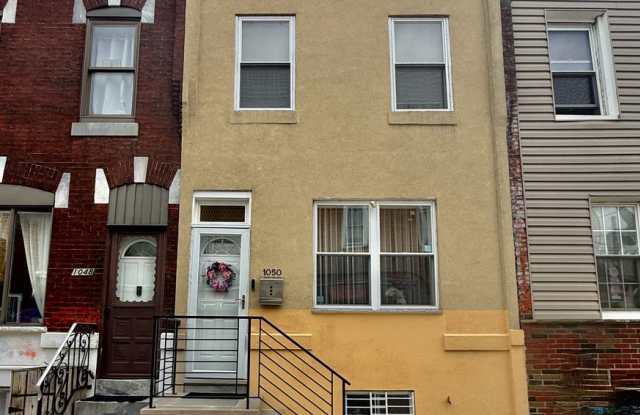 SPACIOUS & MODERN 3 BED/1.5 BA HOUSE w/ Central AC-HARDWOOD Flooring-WASHER/DRYER & Rear PATIO in Great LOMO Location! photos photos