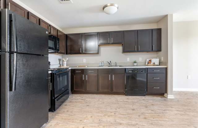 Sansom Pointe Apartments - Senior and Affordable Housing Gallery 3