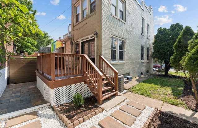 3 Level Semi-Detached Row Home in Columbia Heights Gallery 4