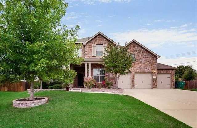 5012 Old Oak Drive Gallery 2
