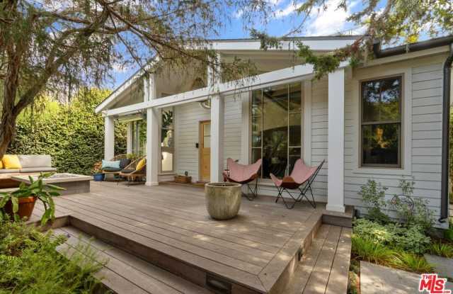 942 Superba Ave photos photos