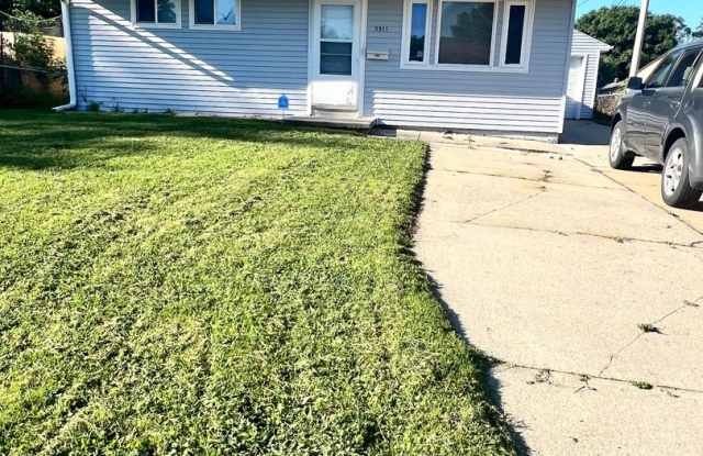 Nice S. Omaha House! 2 bed 1 bath, fully fenced back yard with a garage photos photos