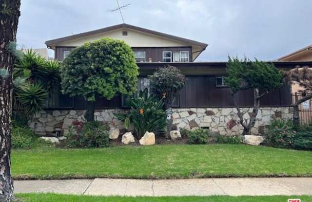 10702 Crenshaw Blvd unit: 5 photos photos