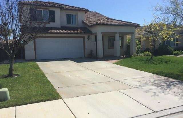 4 Bedroom, 2.5 Bathroom House with Yard in Menifee for Rent photos photos