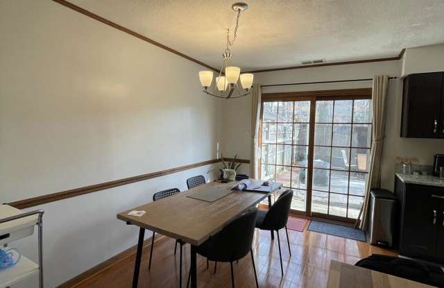 14700 BENTLEY SQUARE Gallery 3