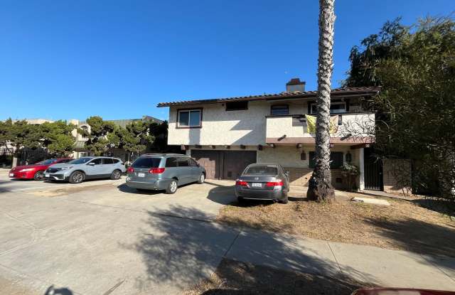 Cozy 2nd story apartment in the heart of City Heights. Vaulted ceilings, fireplace, onsite laundry photos photos Cozy 2nd story apartment in the heart of City Heights. Vaulted ceilings, fireplace, onsite laundry photos photos