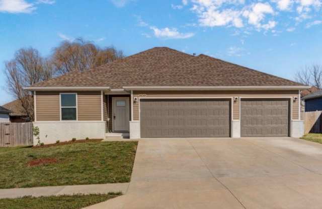 4 Bedroom | 2 Bathroom | 3 Car Garage| Republic MO | Fenced Backyard! photos photos