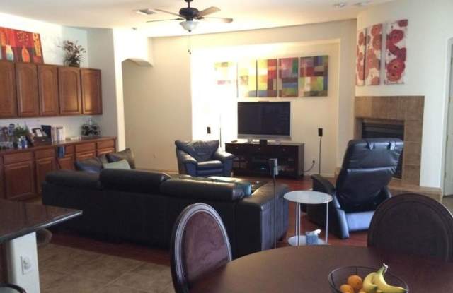 Gorgeous Large 5 Bedroom single level home with 3 car garage in North Phoenix with SOLAR ++Norterra Area !! Gallery 1