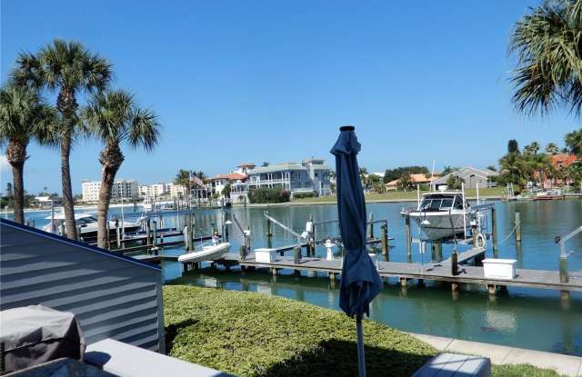 910 PINELLAS BAYWAY S Gallery 1
