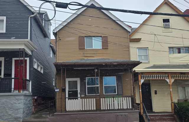 Stylish 2-Bedroom Home in Braddock with Bonus Space  Modern Comfort photos photos