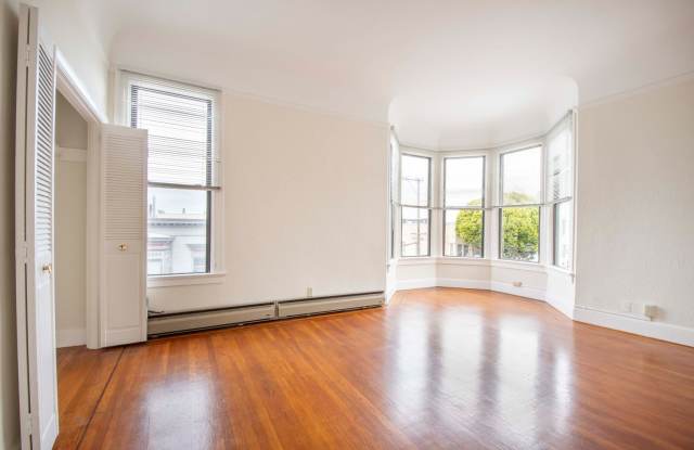 Bright Top Floor 1 Bedroom | Prime Marina Location photos photos