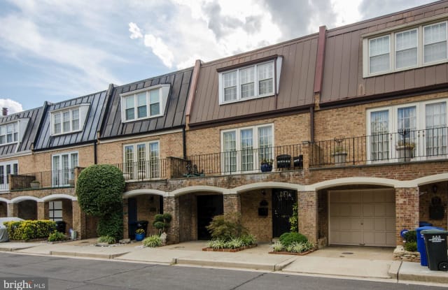 605 4TH PLACE SW - 605 4th Place Southwest, Washington, DC 20024