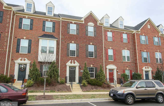 3704 HANSBERRY COURT NE Gallery 3