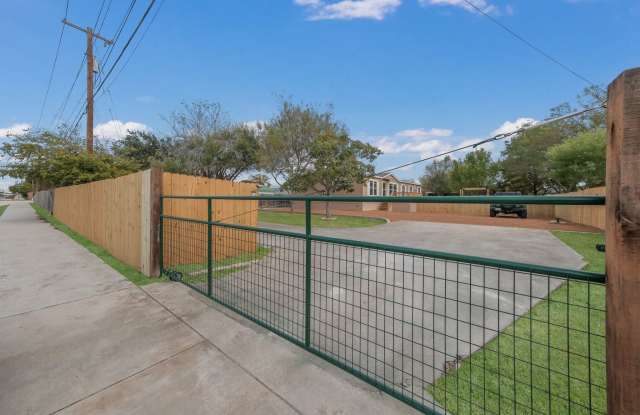 1330 Fm 1101 photos photos