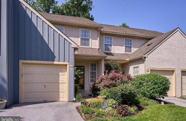 138 WHISPERING OAKS Drive photos photos