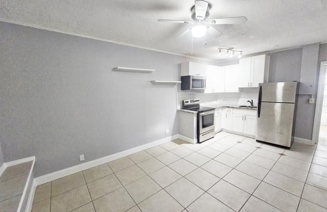 627 NE 8th Ave - 627 Northeast 8th Avenue, Fort Lauderdale, FL 33304