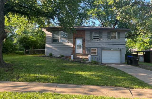 3 BEDROOM 1 FULL BATH HOME WITH LIVING ROOM & REC ROOM, SINGLE GARAGE AND LARGE BACKYARD photos photos