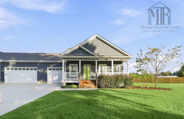 Newer 3BR/2BA duplex near Dana Park with garage and lawn care included. Gallery 3