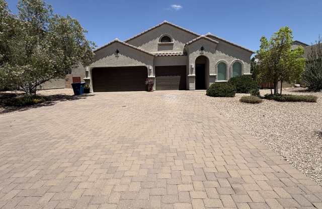 4 bedroom plus Den 3 car garage with sparkling pool Vail School District photos photos 4 bedroom plus Den 3 car garage with sparkling pool Vail School District photos photos