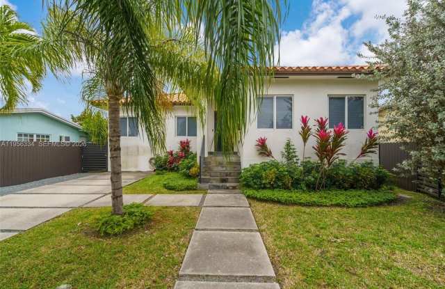 3508 NW 19th Ter photos photos