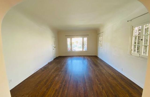440 North Sierra Bonita Avenue - 440 North Sierra Bonita Avenue, Los Angeles, CA 90036