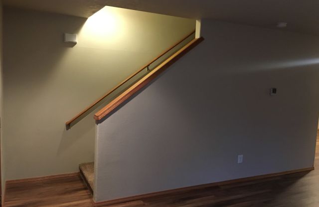 Lovely 3 Bedroom + 2.5 Bath House in SE Portland!! Private Backyard, Attached Garage! - 3822 Southeast 117th Place, Portland, OR 97266