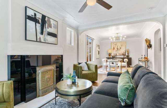 Amazing 3 Bed/2 bath Sunnyside Location Gallery 4