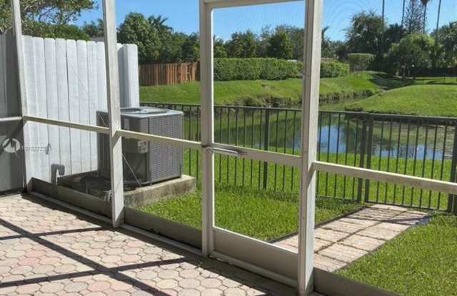 8532 SW 139th Ter Gallery 2