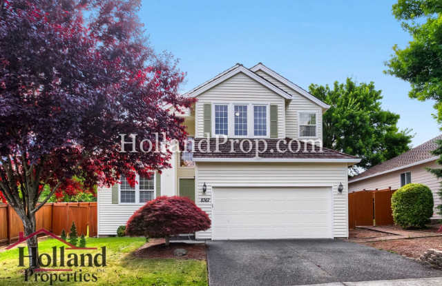 Modern 4-Bedroom Home with Fireplace & Private Backyard in Beaverton photos photos