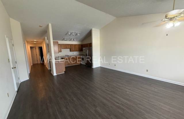 NEW RENTAL RATE...BEAUTIFUL 2 BEDROOM CONDO IN NORTHWEST KNOXVILLE IN AVERY WOODS!! Gallery 4