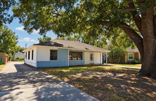 912 Robinhood Lane Gallery 1