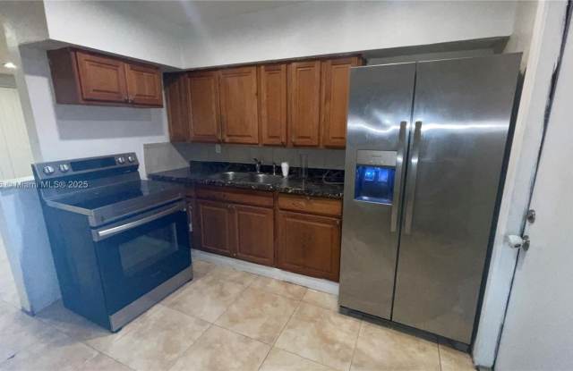 6390 Hayes St - 6390 Hayes Street, Hollywood, FL 33024