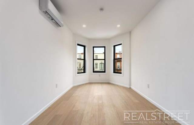 371 Madison Street photos photos