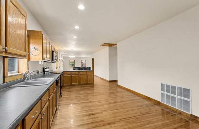 Water Included! Spacious 2 Bedroom, 2 Bathroom Upper Apartment with 2-Stall Garage Gallery 4