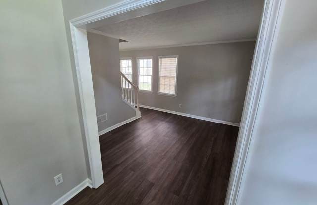724 Jamie Way NE Gallery 3