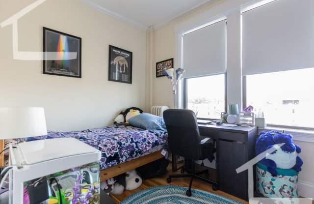 Nicely renovated 3 bed in a prime location next to the Green Line. Gallery 4