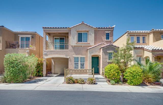 Charming 3-Bed with Porch and Balcony photos photos